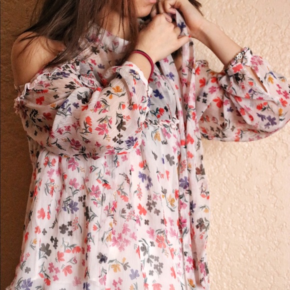 SOLD‼️Zara top - Picture 1 of 3